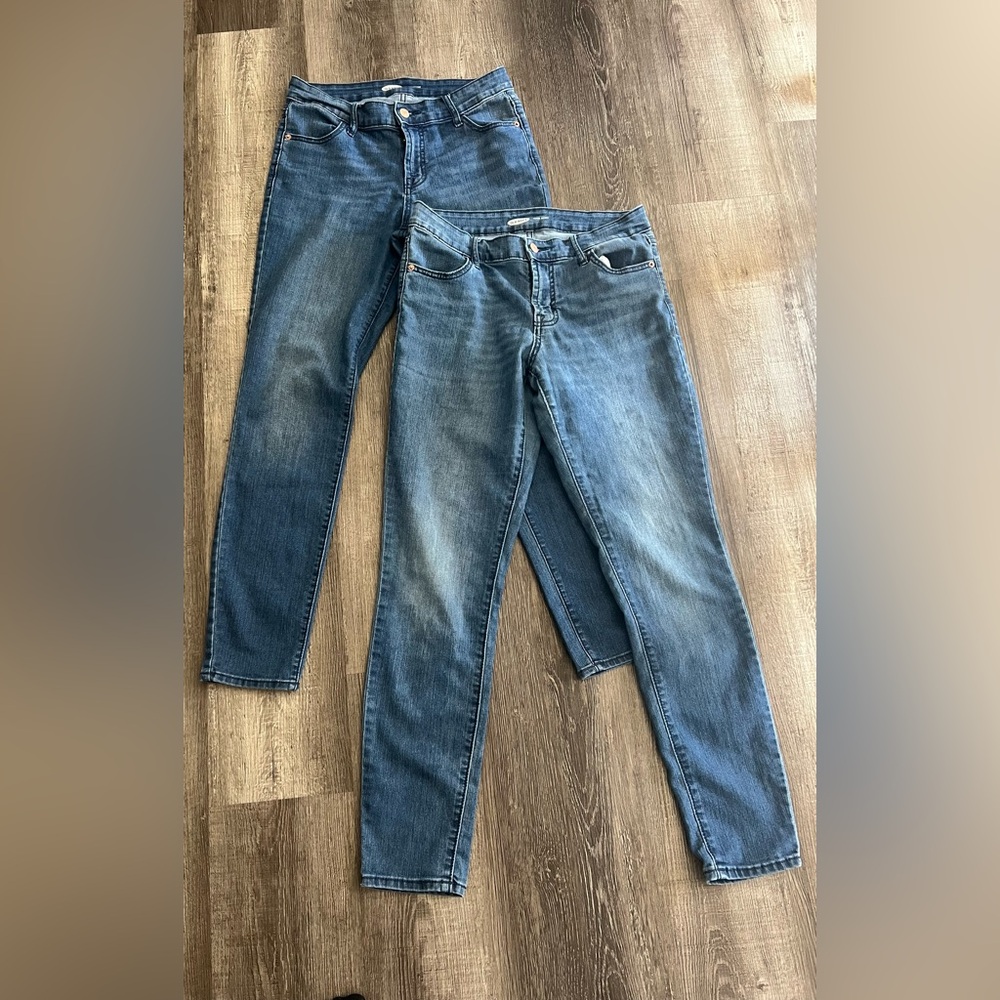 Old Navy super skinny jeans. Comes with both pair. Size 6.